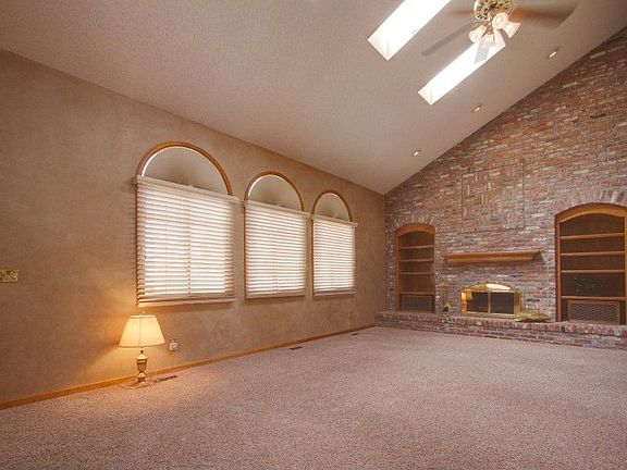 Sunny Vaulted Main Floor Family Room w/Brick Fireplace w/Gaslogs!