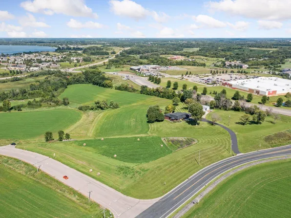 700 10th St E, Waconia, MN 55387