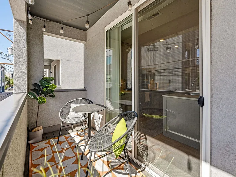 1731 Irving St #105 — Photo 29