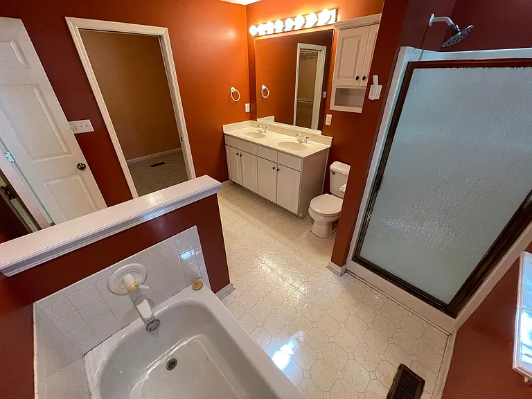 3914 Stone Hollow Dr — Photo 17