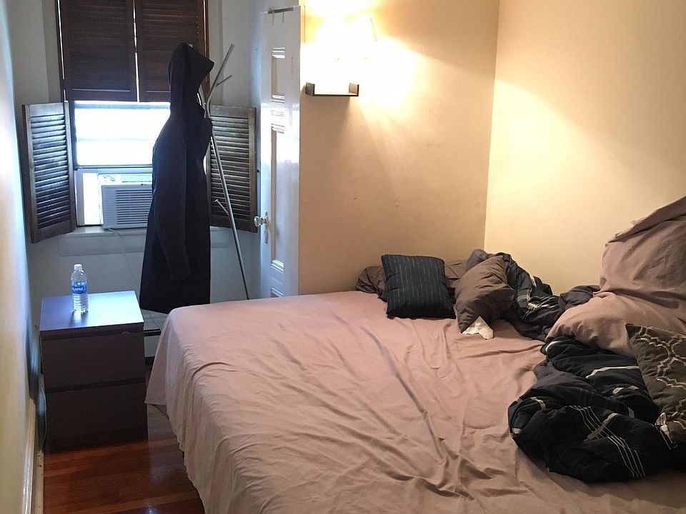 2nd image of 277 Newbury St #7