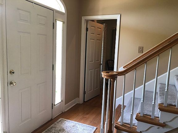 4th image of 5711 Bradford Ln