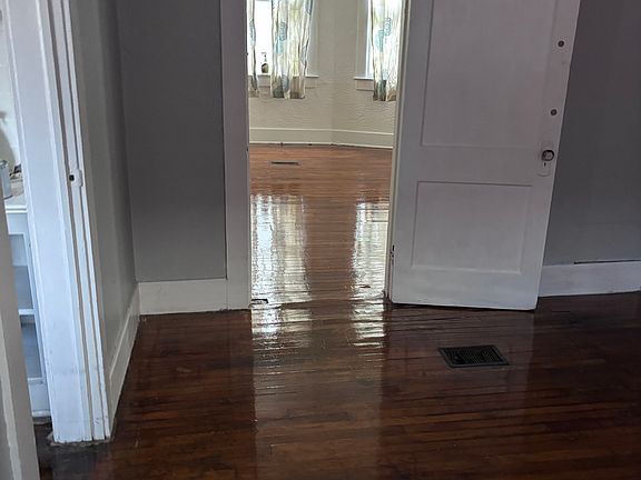 5th image of 715 Spanish Town Rd #1