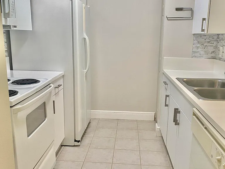 630 Sapodilla Ave #204 — Photo 20