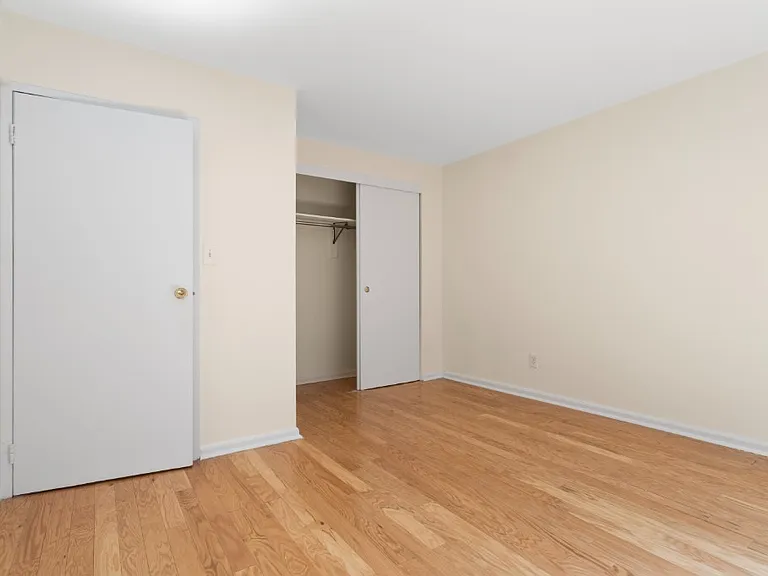 210 E 22nd St #1C — Photo 3