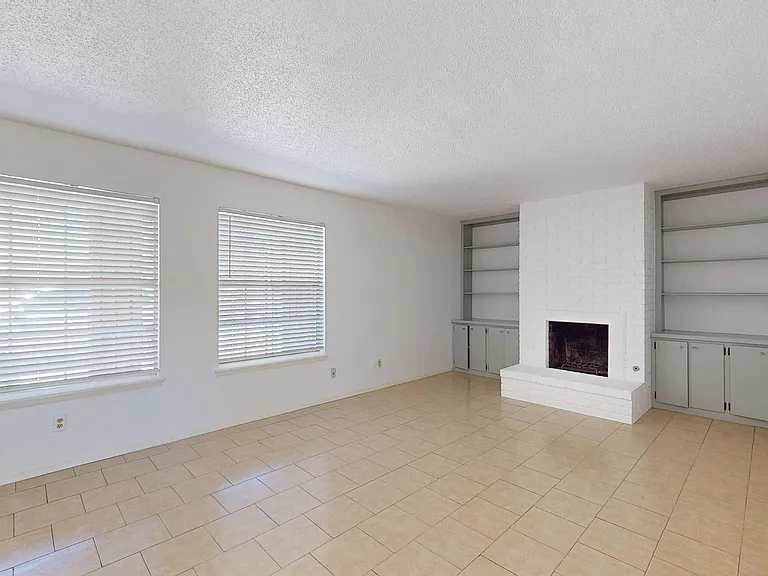 6925 Escondido Dr #B — Photo 4