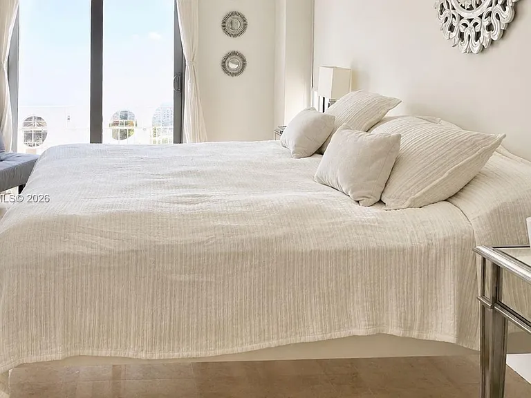 5701 Collins Ave #1415 — Photo 11