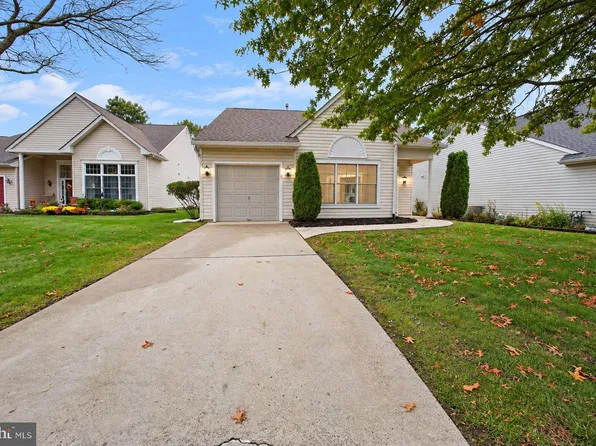4 Parkview Cir, Columbus, NJ 08022