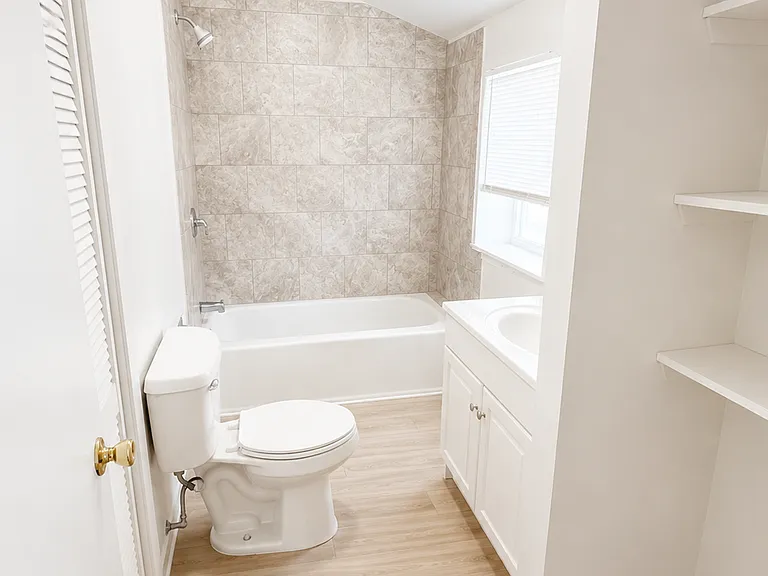807 E Park St — Photo 3