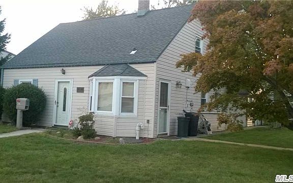 2nd image of 122 Wantagh Ave