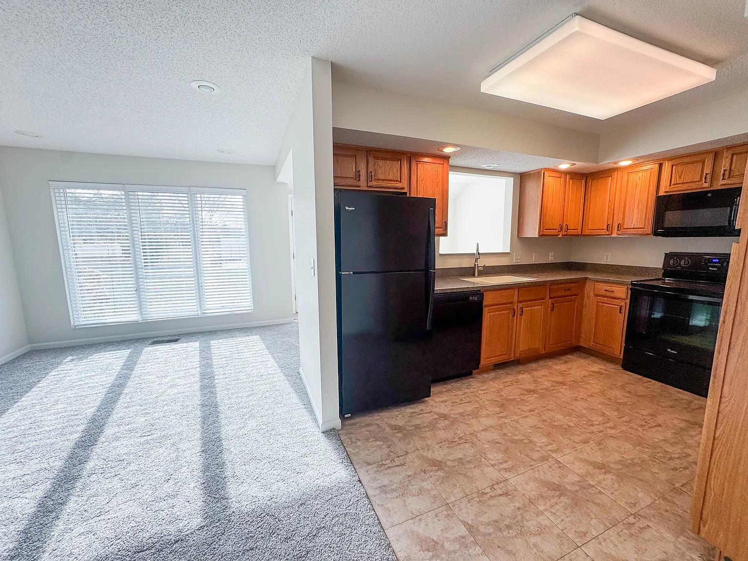 2 bed, 1379 sqft, $2,898 — Photo 4