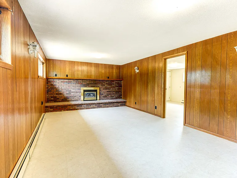 518 Clover Ln — Photo 14