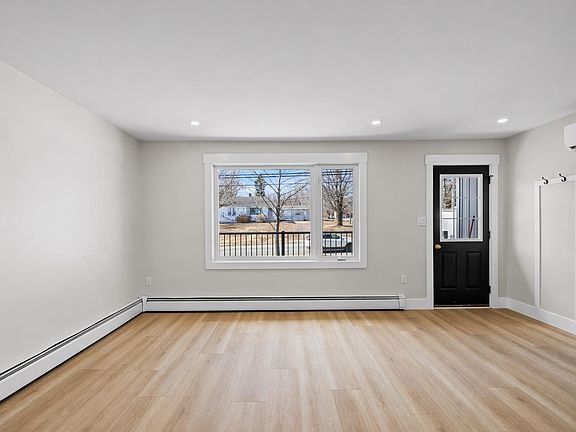 4th image of 176 Saint Peters Rd #C