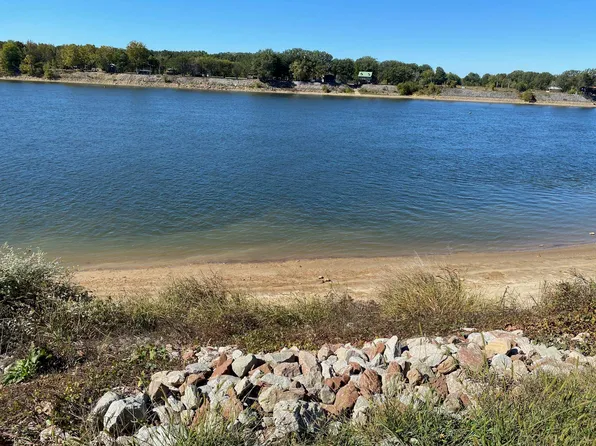 690 Declan Ln, Savannah, TN 38372