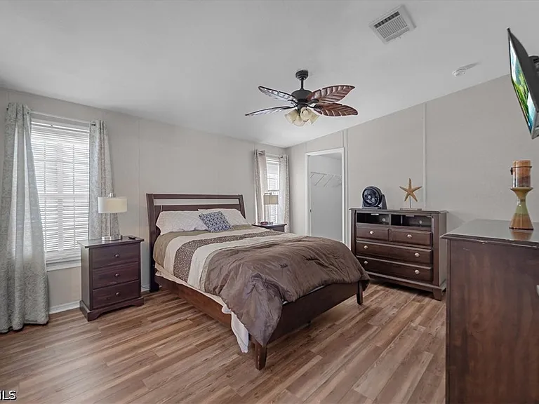 701 Coral Dr — Photo 8