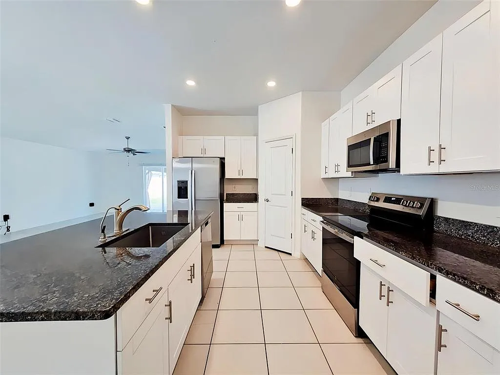 4 bed, 2.0 bath, 1841 sqft, $2,800 — Photo 4