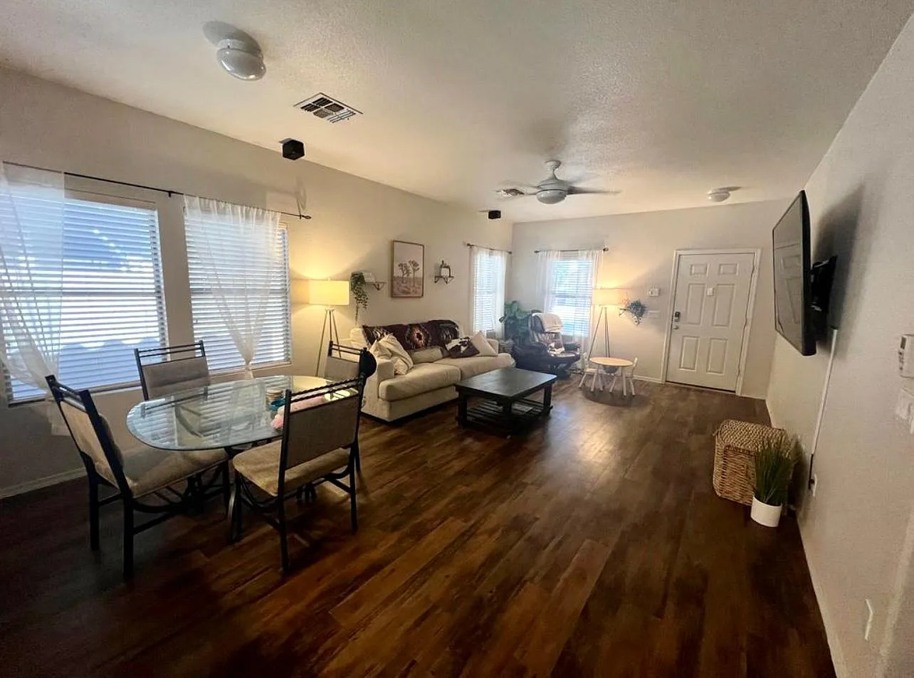 15462 W Sierra St — Photo 4
