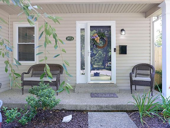 2nd image of 285 Rosemont Gdn APT A