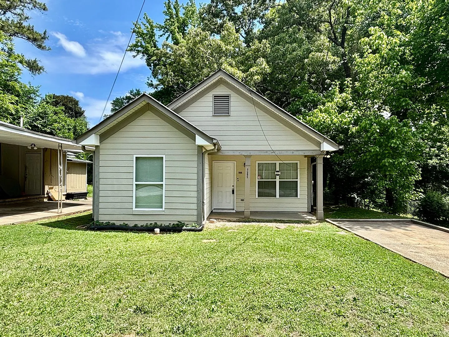 2595 Elliott Street — Photo 1