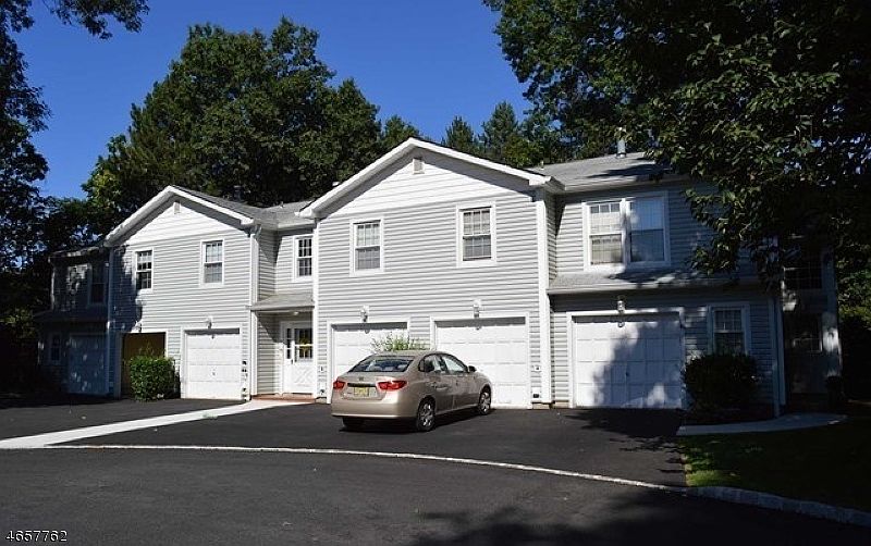 1st image of 48 Crestwood Mews