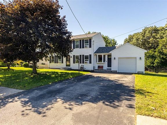 2nd image of 10 Sycamore Dr