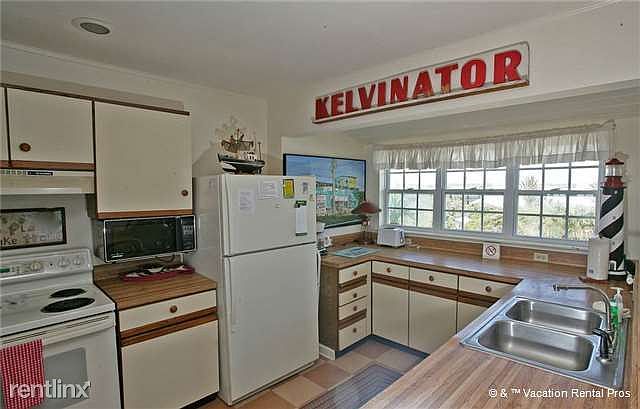 The kitchen is decorated in a cheery fashion!