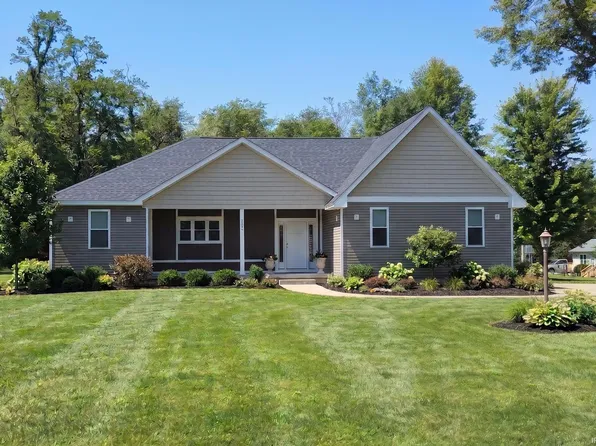 809 E Culver Rd, Knox, IN 46534