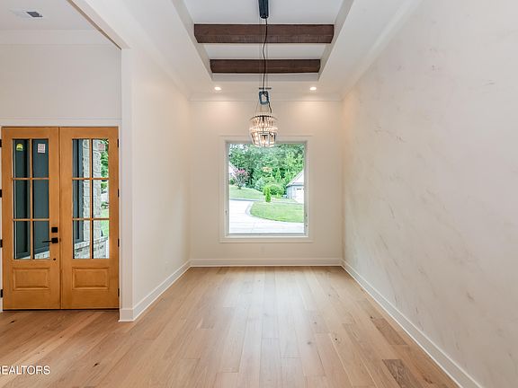 4th image of 207 Ottawa Pl