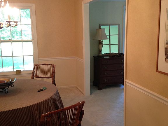 Dining room  crown molding 