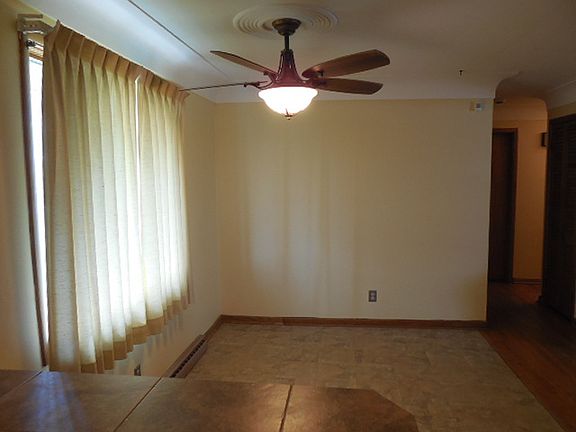 2nd image of 1751 Windsor Ave
