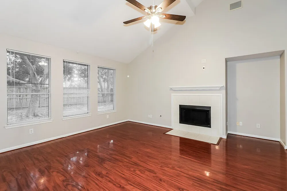 4 bed, 2.5 bath, 2728 sqft, $2,475 — Photo 4