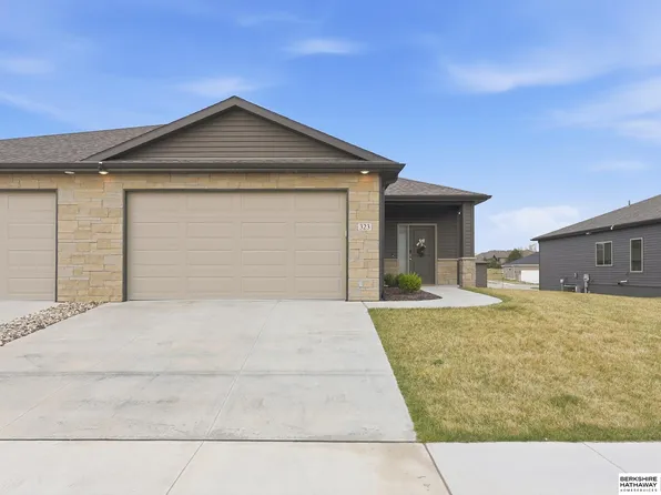 323 Deep Water Dr, Lincoln, NE 68527