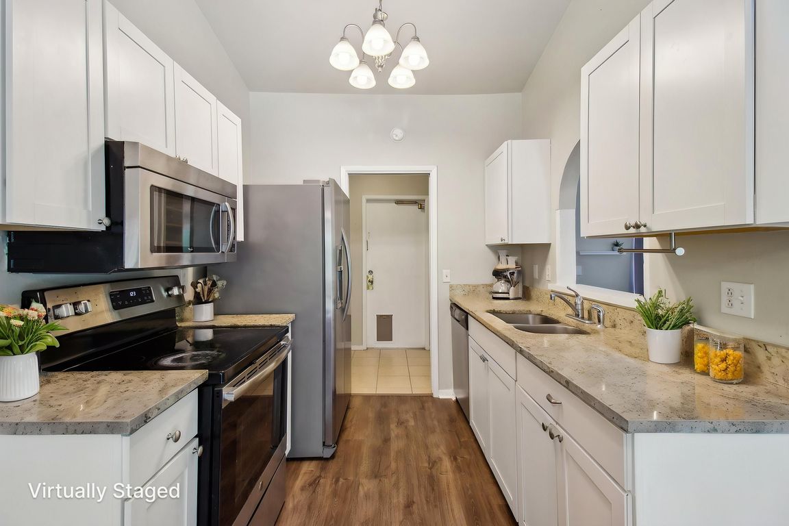 15-print-Village Oak Dr-1304-012 virtually staged