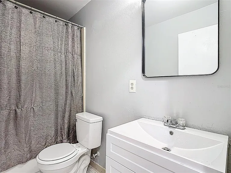 571 Hunter Cir — Photo 14