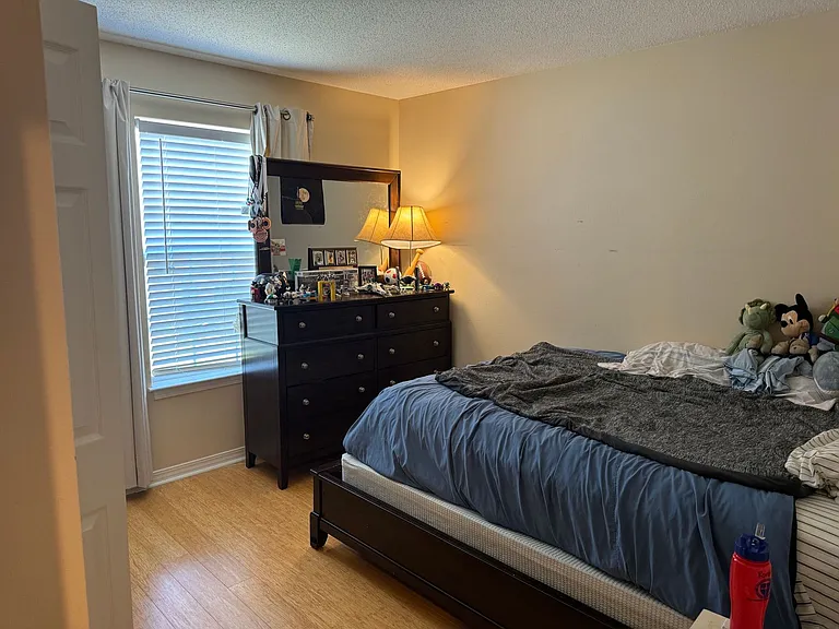 230 Oxford Ave — Photo 6