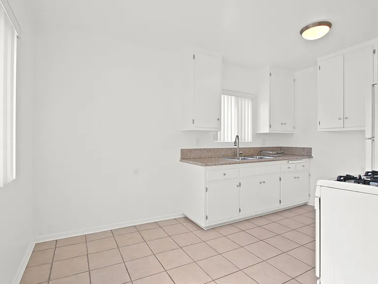 1531 Harvard St in Santa Monica - steps to Water Garden and SM Blvd! — Photo 7