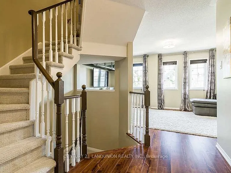 117 Gatwick Dr — Photo 5