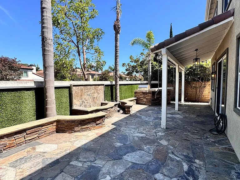 326 Manila Ave — Photo 20