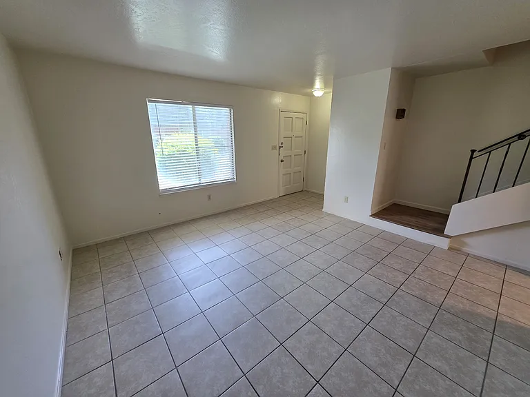 200 W Turner Rd #4 — Photo 2