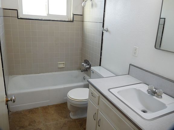4th image of 2592 McElvaney Dr