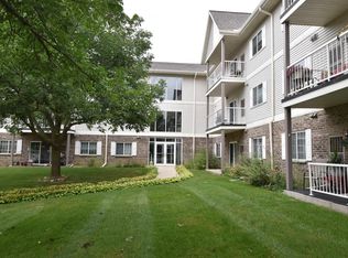 140 W Commerce Blvd UNIT 113, Slinger, WI 53086