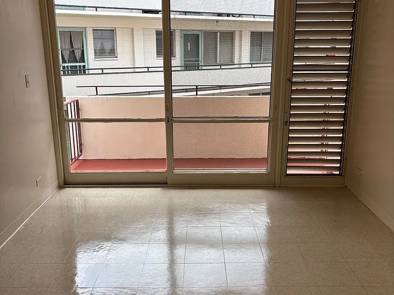 810 University Ave #203 — Photo 3