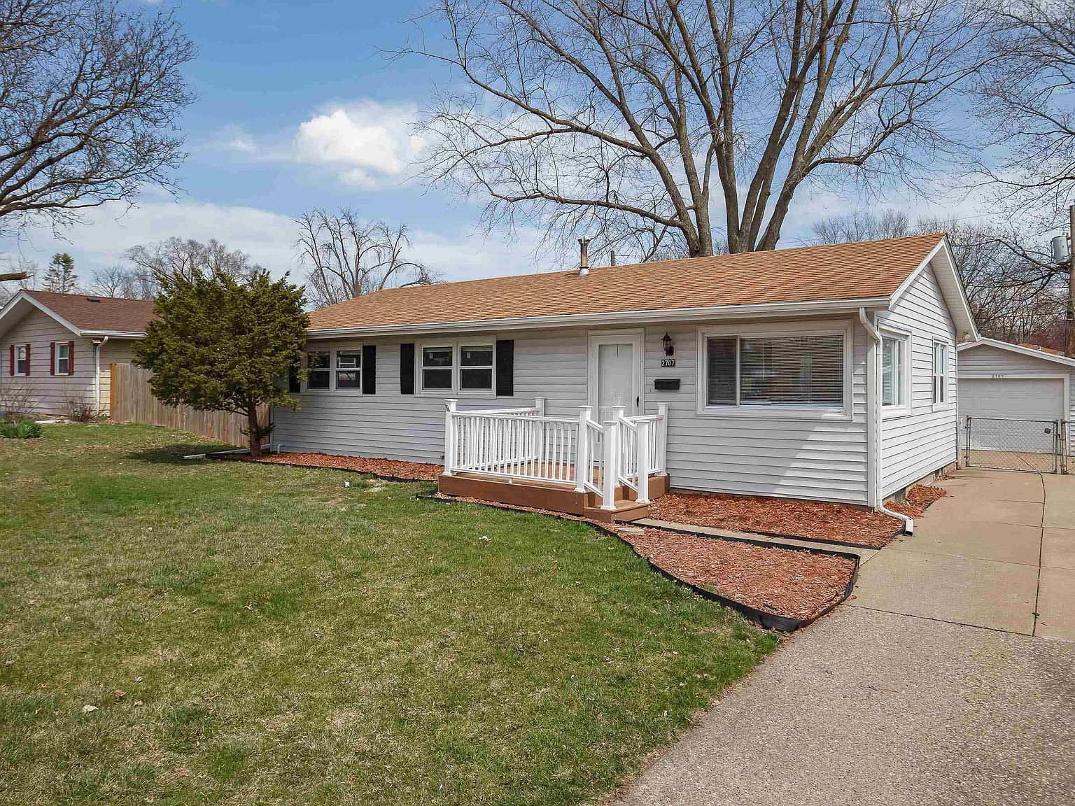 2707 Holly Dr, Bettendorf, IA 52722 Zillow