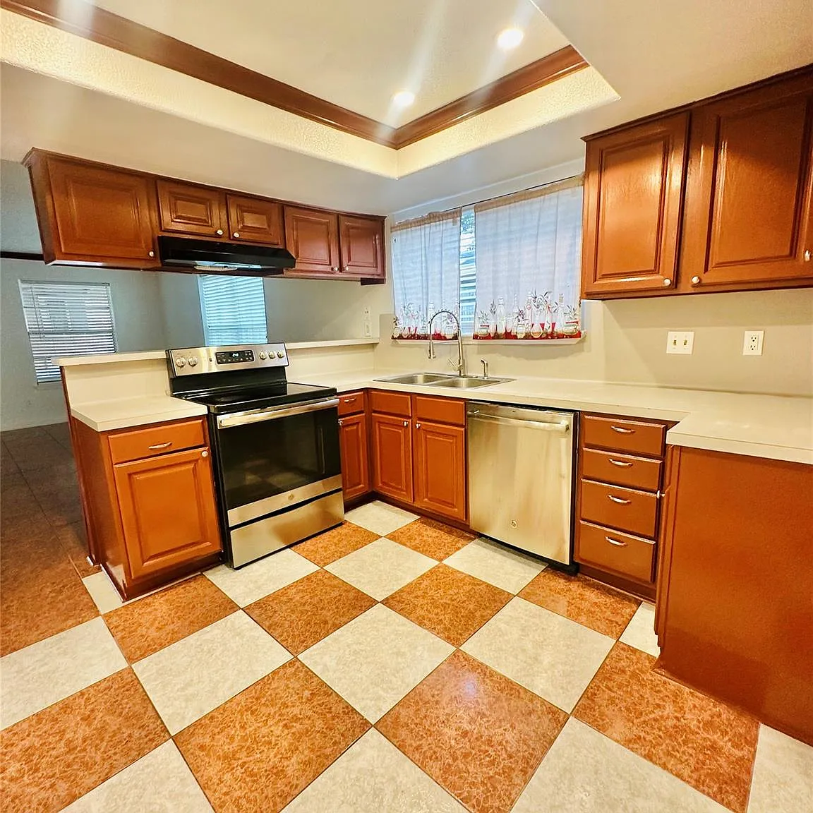 3 bed, 2.0 bath, 1438 sqft, $2,000 — Photo 4