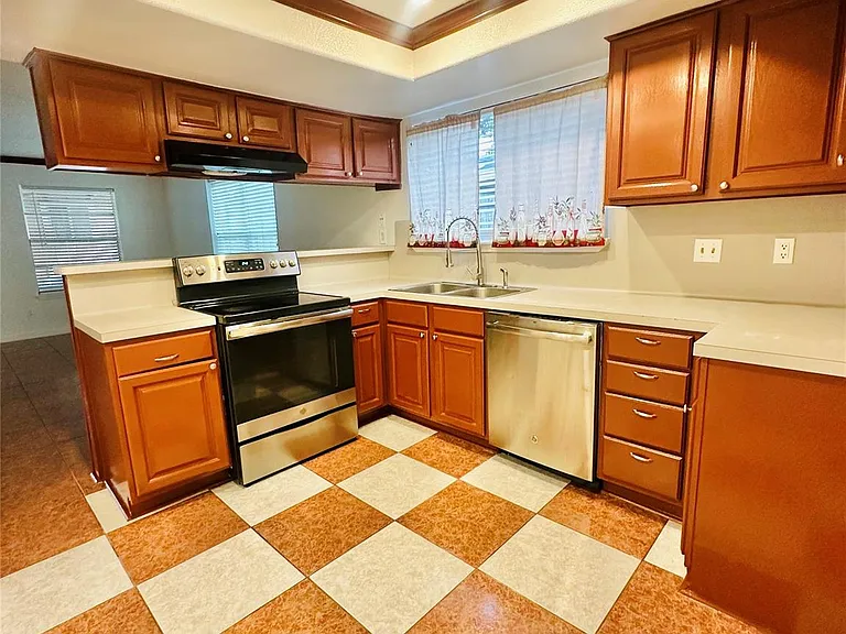 7503 Winkle Wood Ln — Photo 4