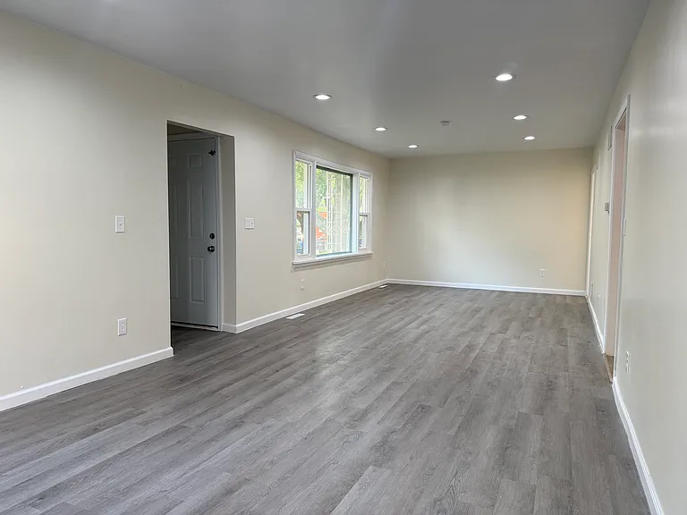3839 16th Ave — Photo 3