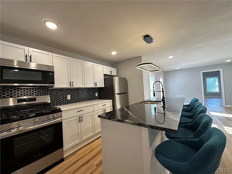 408 E Laurel St — Photo 14