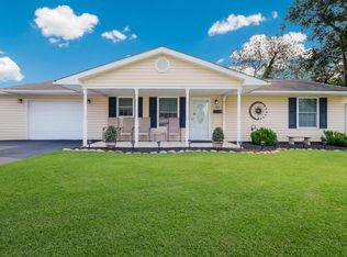 34 Maple Ln, Levittown, PA 19054