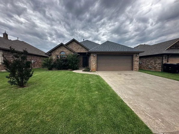 1015 NW 29th St, Moore, OK 73160