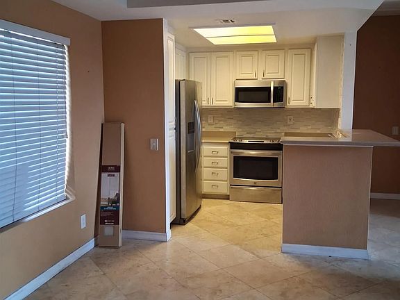 2nd image of 2250 Camino De La Reina Unit 311
